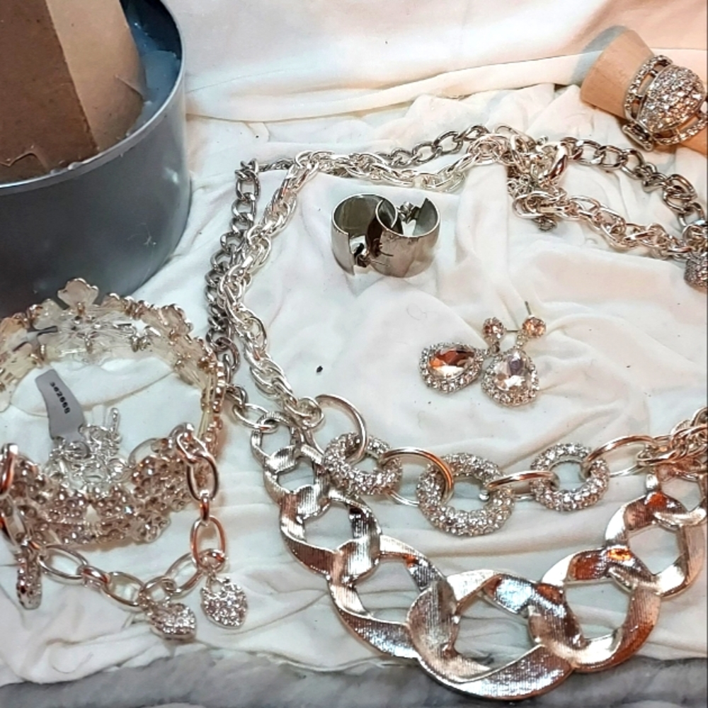 Blingy Thingz Jewelry Lott
